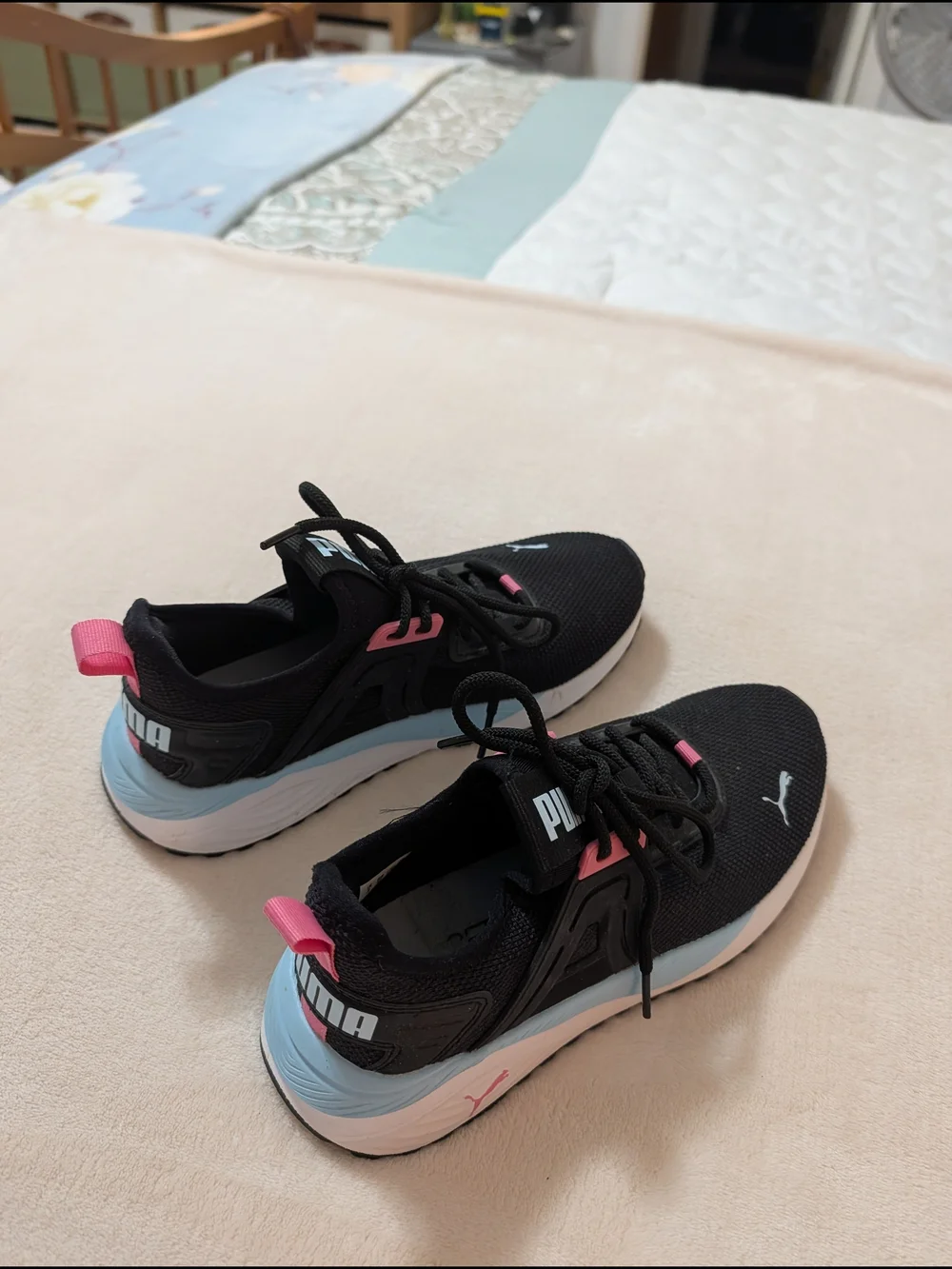 PUMA Women's Black and Pink Athletic Sneakers
